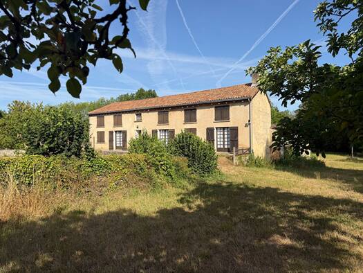 Terrain agricole à vendre 252 000 € 151,27 m² 4 200 m² de terrain Château-Larcher 86370