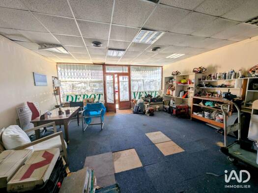 Local d'activités à vendre 200 000 € 190 m² d'espace de stockage Centre Ville Les Mureaux 78130