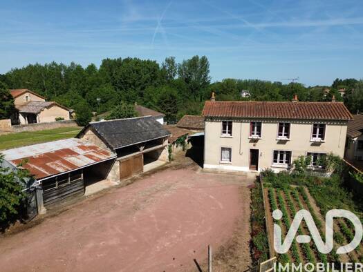 Maison à vendre 99 000 € 7 pièces 6 chambres 132 m² 1 158 m² de terrain La Grimaudière 86330