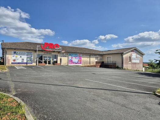 Boutique à vendre 999 100 € 1 065 m² de surface de vente Sauveterre-de-Guyenne 33540