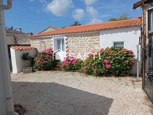 Maison à vendre 126 000 € 3 pièces 2 chambres 53 m² 387 m² de terrain Saint-Michel-en-l'Herm 85580