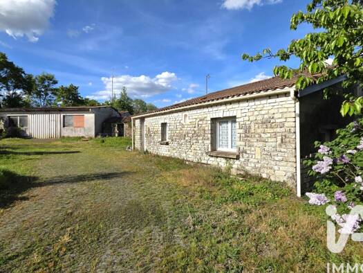 Maison à vendre 188 000 € 5 pièces 3 chambres 148 m² 2 379 m² de terrain Mervent 85200