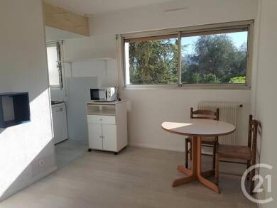 Appartement à louer 610 € 1 pièce 18 m² 1er étage Nice 06100