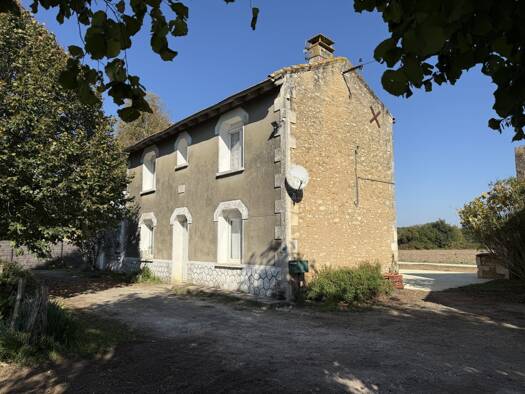 Maison à vendre 127 750 € 4 pièces 3 chambres 120 m² 599 m² de terrain Cravans 17260