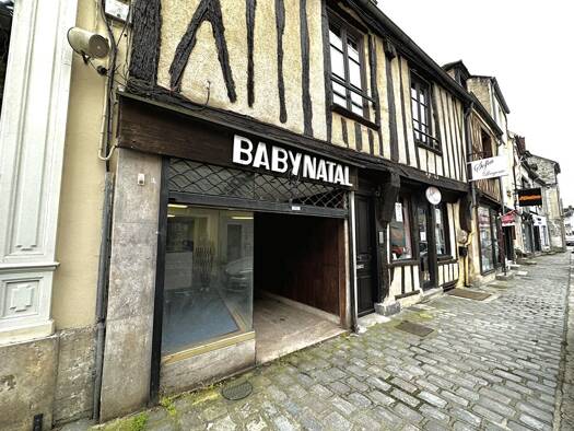 Local d'activités à vendre 82 500 € 173 m² d'espace de stockage Mairie-Centre Nord Nemours 77140