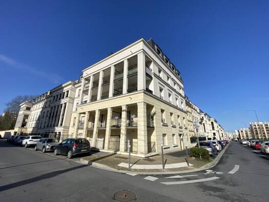 Appartement à vendre 238 500 € 3 pièces 2 chambres 61,5 m² Étage 3/4 Reims 51100