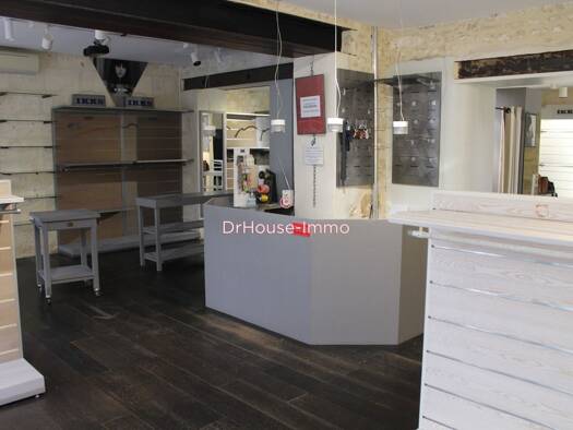 Pret-à-Porter à vendre Fonds de commerce 197 000 € 2 pièces 112 m² de surface de vente Vieil Angoulême-Centre Ville Angoulême 16000