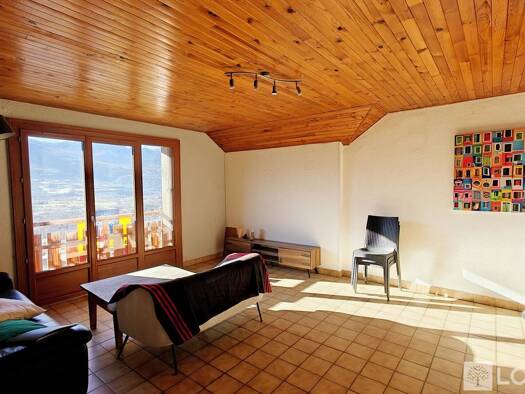 Appartement à vendre 225 000 € 5 pièces 4 chambres 88 m² Étage 3/3 Embrun 05200