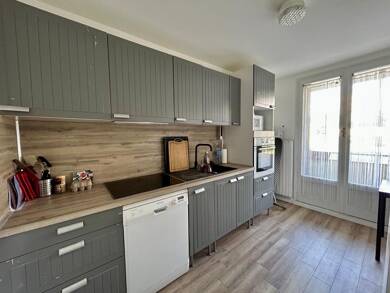 Appartement à louer 576 € 1 pièce 32,4 m² 1er étage Centre Ville Est Bourgoin-Jallieu 38300
