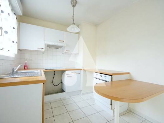 Appartement à louer 800 € 2 pièces 1 chambre 44 m² RDC/4 Rive Droite-Apport Paris Gare Corbeil-Essonnes 91100