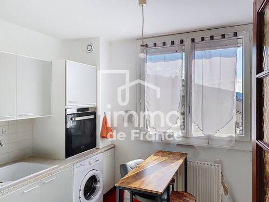 Appartement à louer 685 € 3 pièces 2 chambres 64 m² Étage 4/4 Bouvent Oyonnax 01100