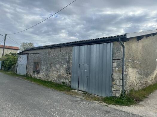 Immeuble à vendre 108 600 € 225 m² Saint-Estèphe 33180