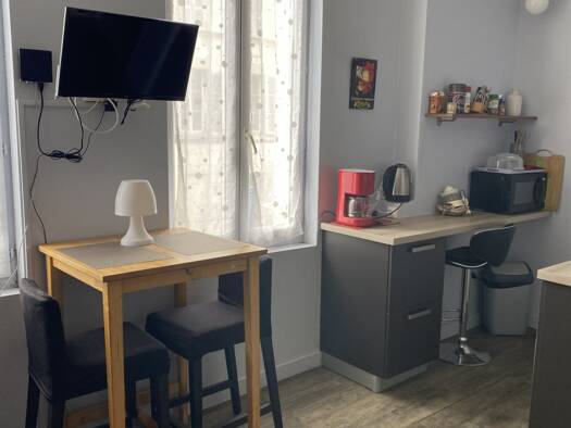 Appartement à vendre 75 400 € 1 pièce 18,7 m² Étage 1/2 Rochefort 17300