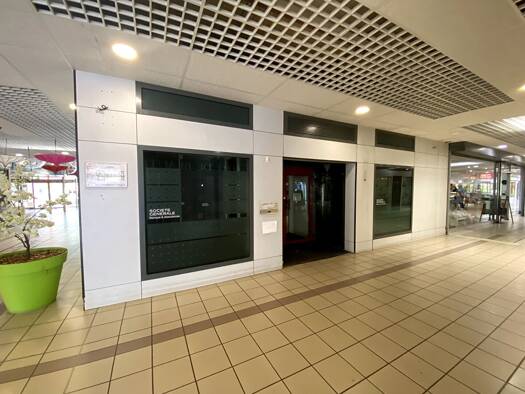 Local commercial à louer 2 000 € 135 m² de surface de vente Ouest Saint-Germain-lès-Corbeil 91250