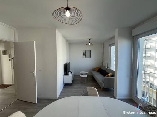 Colocation à louer 815 € 5 pièces 3 chambres 65 m² 3ème étage Gare-Senelle-Pont de Paris Laval 53000