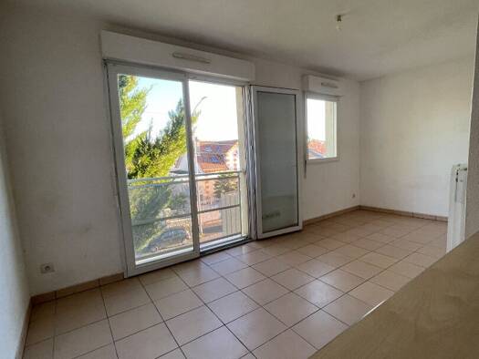 Appartement à vendre 70 400 € 1 pièce 26 m² Étage 2/2 Ouest et Sud Gond-Pontouvre 16160