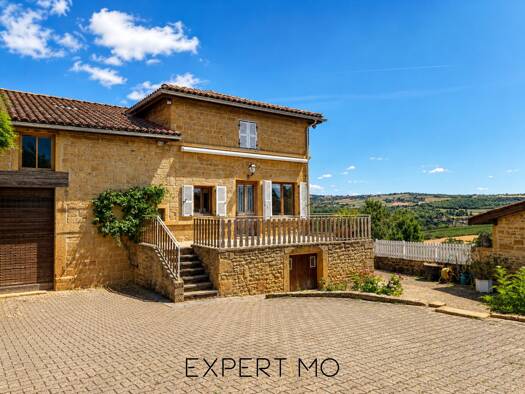Maison à vendre 700 000 € 7 pièces 6 chambres 194 m² 1 312 m² de terrain Saint-Germain-Nuelles 69210