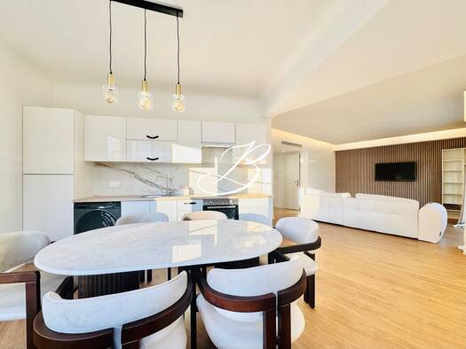 Appartement à vendre 650 000 € 3 pièces 2 chambres 76,53 m² Étage 1/4 Pointe Croisette Cannes 06400