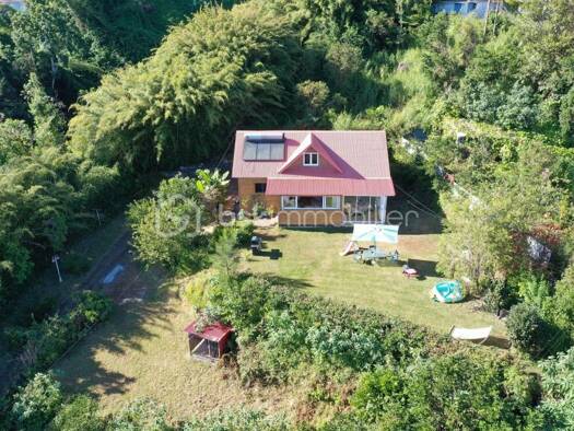 Villa à vendre 330 000 € 4 pièces 3 chambres 90 m² 984 m² de terrain La Plaine-Stade de France Saint-Denis 97400