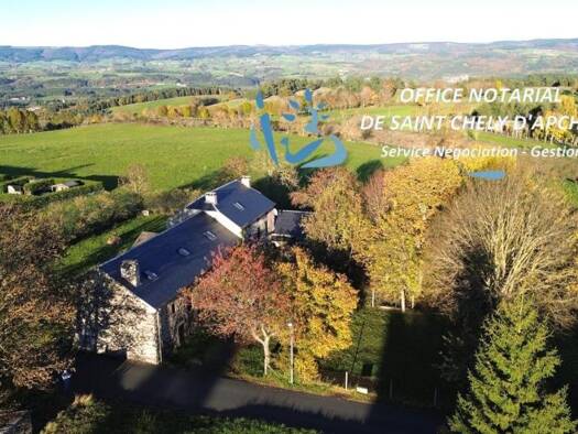 Maison à vendre 365 000 € 12 pièces 6 chambres 441 m² 7 000 m² de terrain Clavières 15320