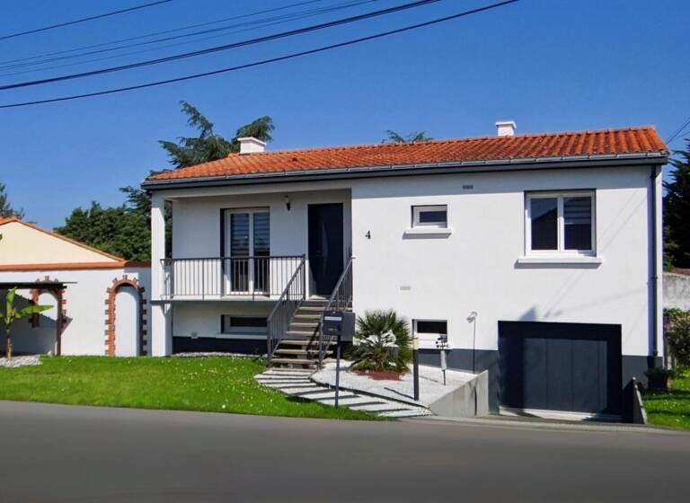Maison à louer 1 010 € 4 pièces 3<br/>chambres 94,3 m²<br/>superficie 674 m²<br/>terrain Gétigné 44190