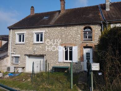 Maison à vendre 150 000 € 6 pièces 4 chambres 121 m² 220 m² de terrain Chalmaison 77650