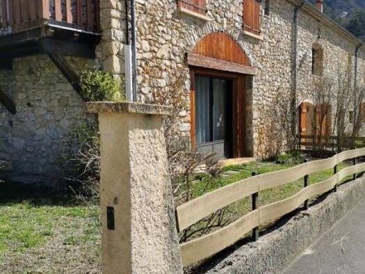 Maison à vendre 355 000 € 1 pièce 3 chambres 143 m² 5 149 m² de terrain Boulc 26410