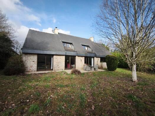 Maison à vendre 231 000 € 4 pièces 3 chambres 120,6 m² 1 326 m² de terrain Saint-Nicolas-du-Pélem 22480