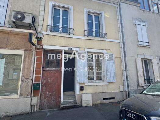 Maison de ville à vendre 68 000 € 3 pièces 2 chambres 65 m² 173 m² de terrain Fresnay-sur-Sarthe 72130