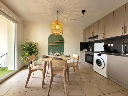 Appartement à louer 990 € 2 pièces 1 chambre 42 m² 2ème étage Centre Meyzieu 69330