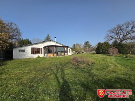 Maison de plain-pied à vendre 265 000 € 5 pièces 2 chambres 83 m² 2 521 m² de terrain Andé 27430