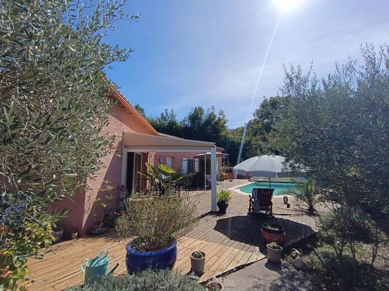 Maison à vendre, 132m², SAINT JEAN DE MARUEJOLS ET AVEJAN