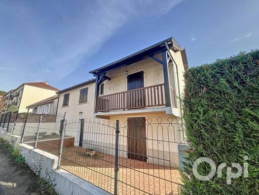 Maison à vendre 140 400 € 5 pièces 4 chambres 106 m² 490 m² de terrain Saint-Yorre 03270