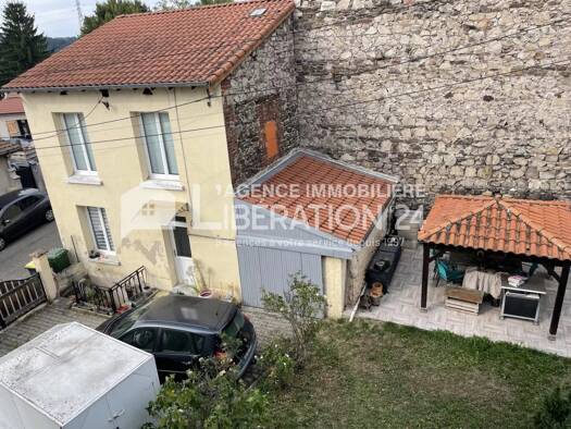 Maison à vendre 189 000 € 6 pièces 1 chambre 157 m² 244 m² de terrain Sud Est Le Chambon-Feugerolles 42500