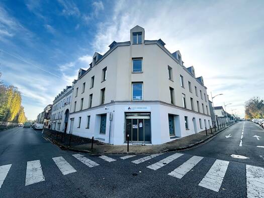 Loft à vendre 649 000 € 7 pièces 4 chambres 225 m² Étage 3/3 Bord de Marne Champs-sur-Marne 77420