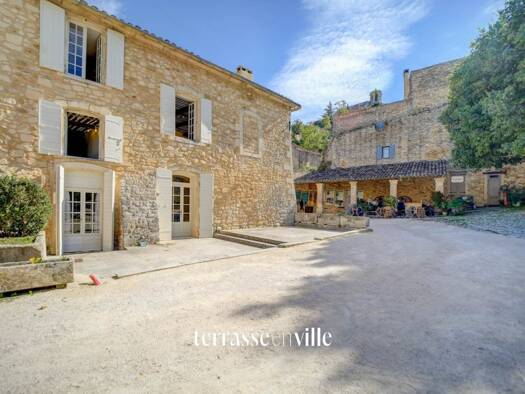 Local commercial à vendre 1 190 000 € 300 m² de surface de vente Oppède 84580