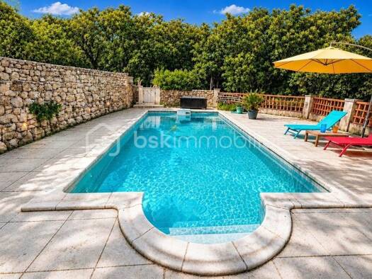 Maison de plain-pied à vendre 540 000 € 5 pièces 4 chambres 148 m² Aureille 13930