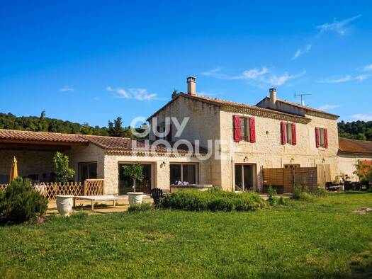 Ferme à vendre 645 200 € 7 pièces 3 chambres 217 m² 2 266 m² de terrain Campagne Tarascon 13150