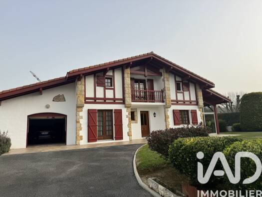 Maison de ville à vendre 580 000 € 7 pièces 5 chambres 165 m² 666 m² de terrain Est Hasparren 64240
