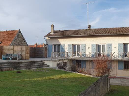 Maison à vendre 179 000 € 6 pièces 3 chambres 166 m² 1 014 m² de terrain Seringes-et-Nesles 02130