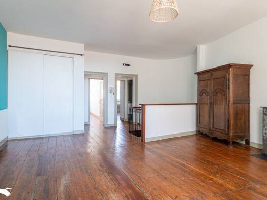 Appartement à vendre 169 087 € 3 pièces 2 chambres 75 m² Étage 2/2 Centre Saintes 17100