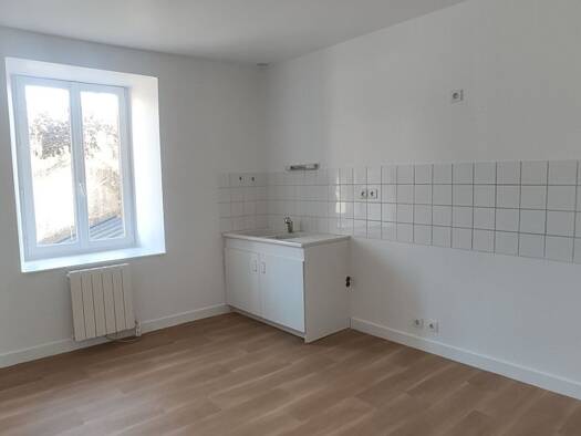 Appartement à louer 610 € 3 pièces 2 chambres 67 m² Étage 1/2 Le Faouët 56320