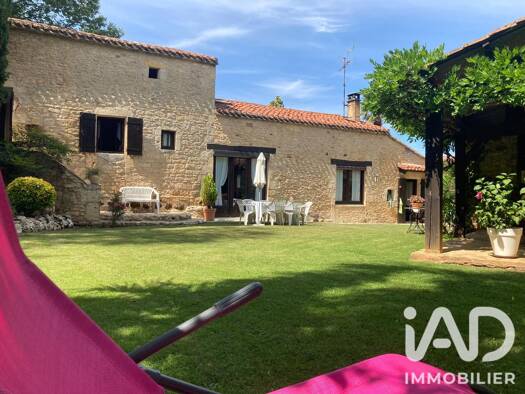 Maison à vendre 329 000 € 5 pièces 4 chambres 120 m² 3 465 m² de terrain Soturac 46700