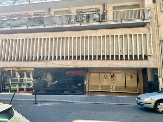 Parking à vendre 50 000 € 20 m² Porte Dauphine Paris 16ème arrondissement 75016