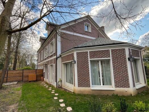 Maison à louer - Première occupation 4 500 € 7 pièces 5 chambres 142 m² 350 m² de terrain Marine Maisons-Laffitte 78600