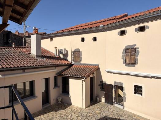 Maison en viager occupé Bouquet 70 000 € 6 pièces 4 chambres 130 m² 1 107 m² de terrain Antoingt 63340