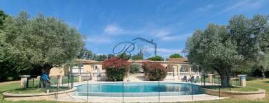 Villa à vendre 945 000 € 8 pièces 5 chambres 250 m² 10 000 m² de terrain Pertuis 84120