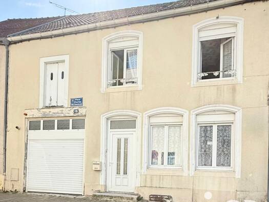 Maison de ville à vendre 85 000 € 6 pièces 4 chambres 188 m² 644 m² de terrain Nogent 52800