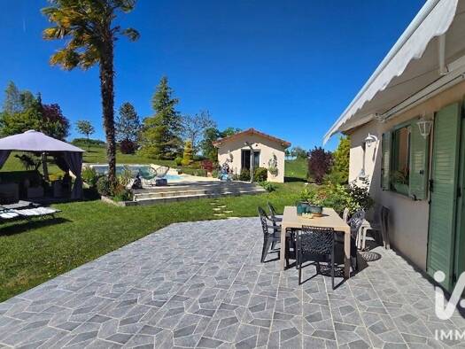 Maison de plain-pied à vendre 229 000 € 6 pièces 3 chambres 90,5 m² 1 573 m² de terrain Vitry-le-François 51300
