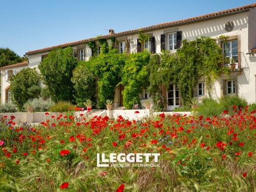 Maison à vendre 900 000 € 14 pièces 10 chambres 473 m² 25 000 m² de terrain Montréal 11290